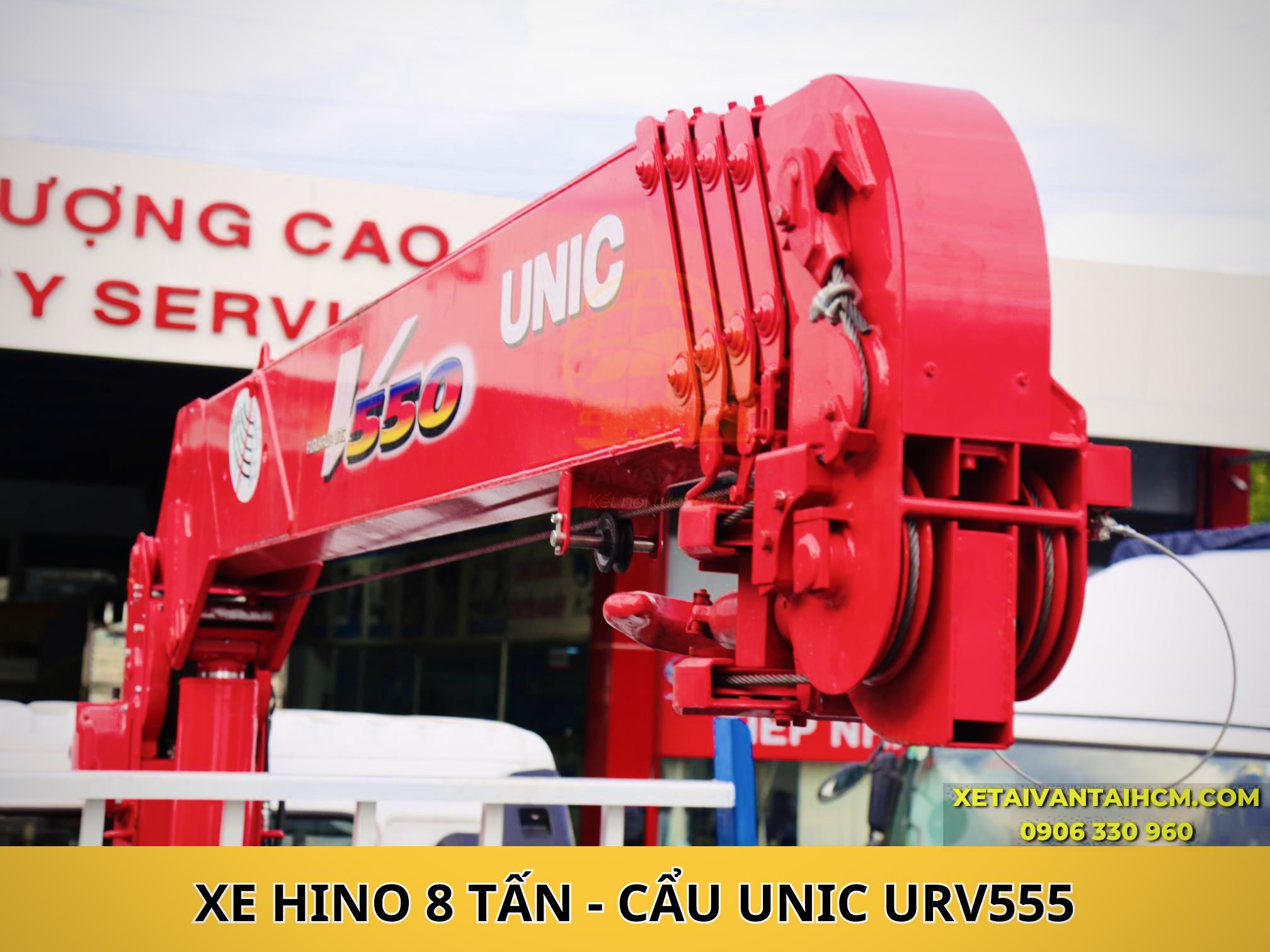 Cẩu Unic 555 gắn trên xe Hino 8 tấn