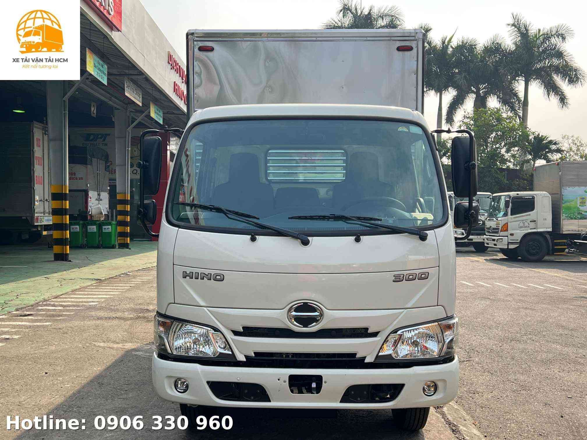 Hino-1-tan-9-thung-kin