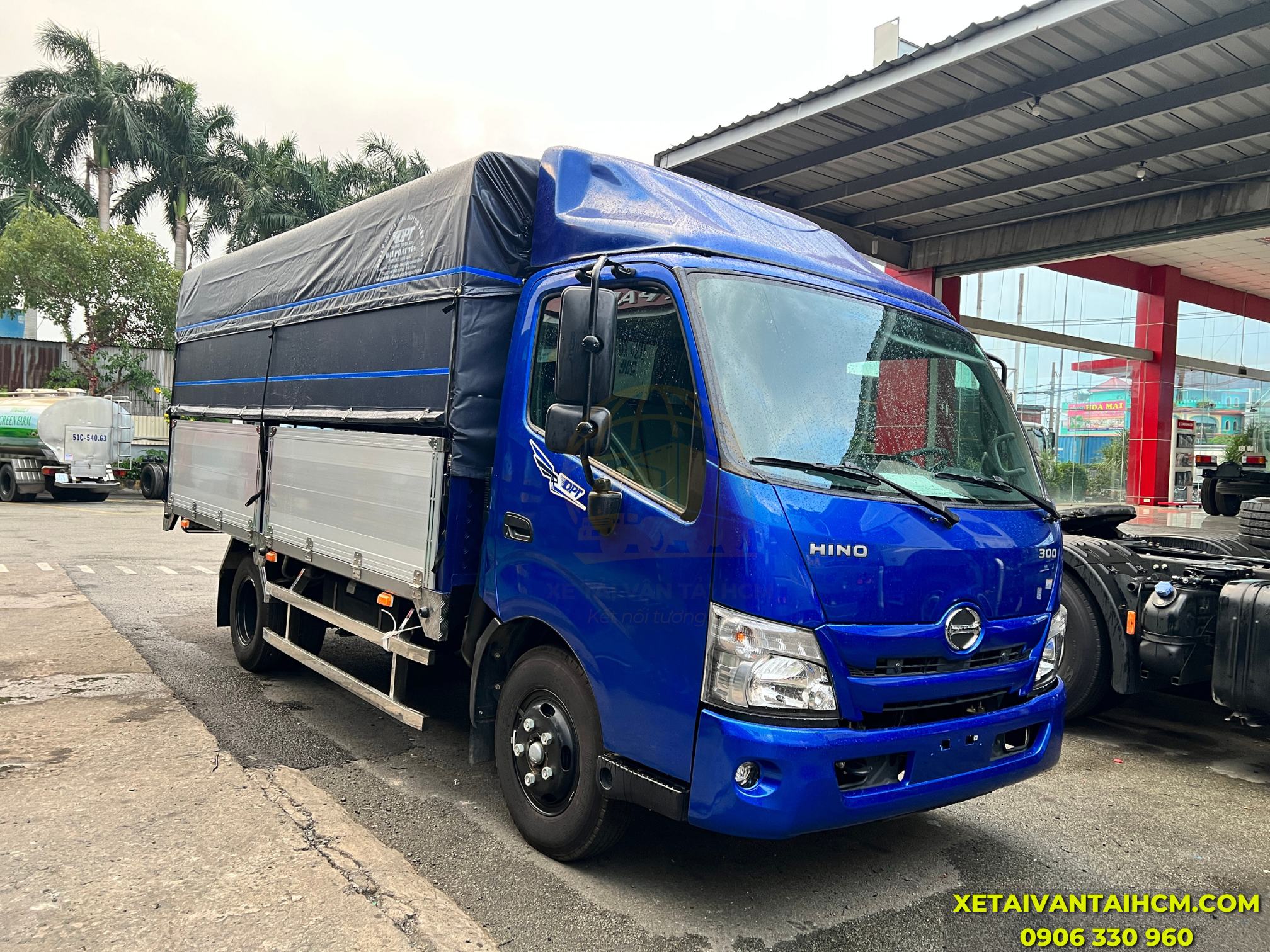 Xe tải Hino 2 tấn 4 thùng nhôm cabin xanh