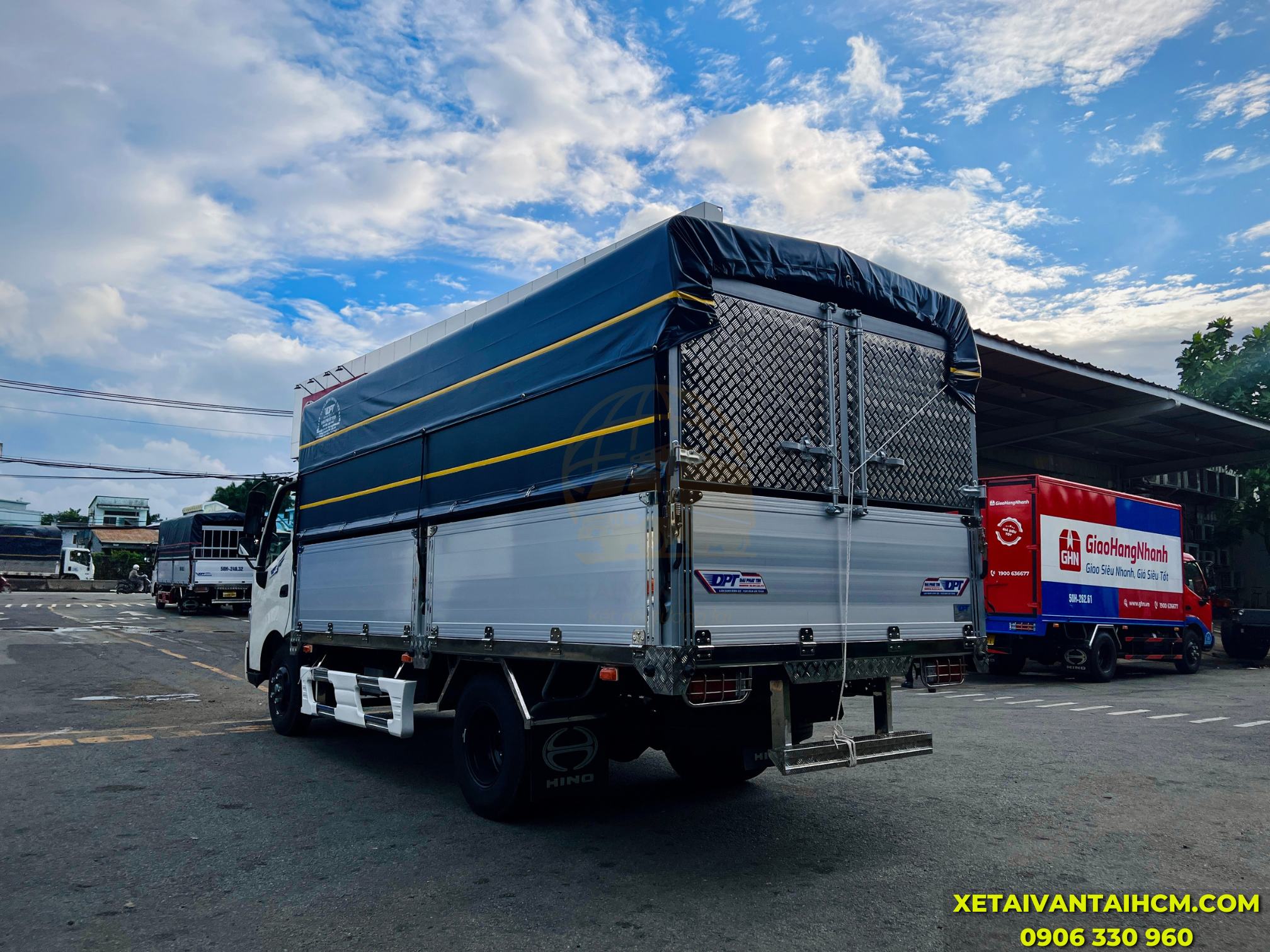 Hino 3 tấn 5 thùng mui bạt nhôm