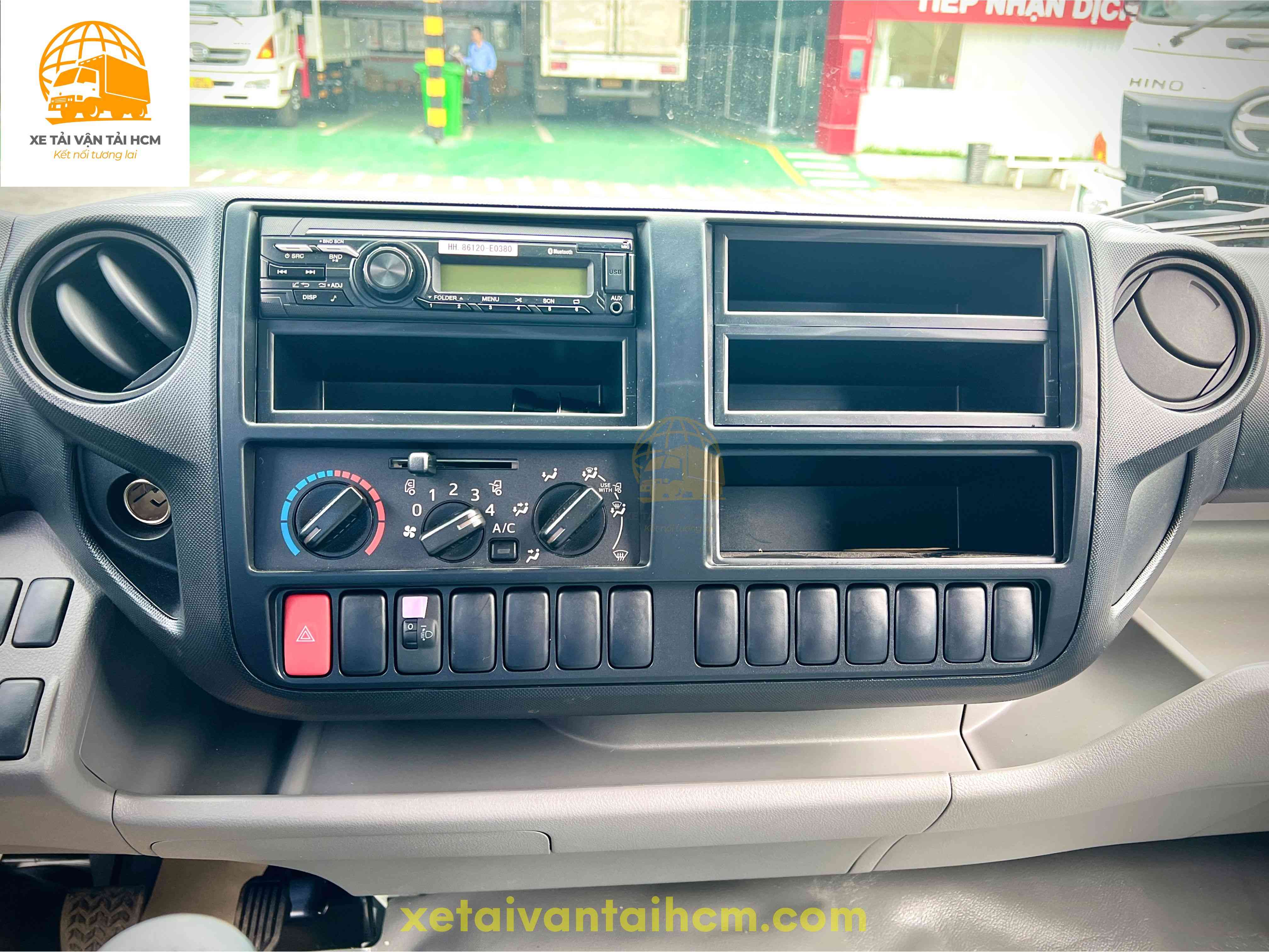 Hệ thống điều hòa Denso, đài radio - FM trên xe Hino 3.5 tấn