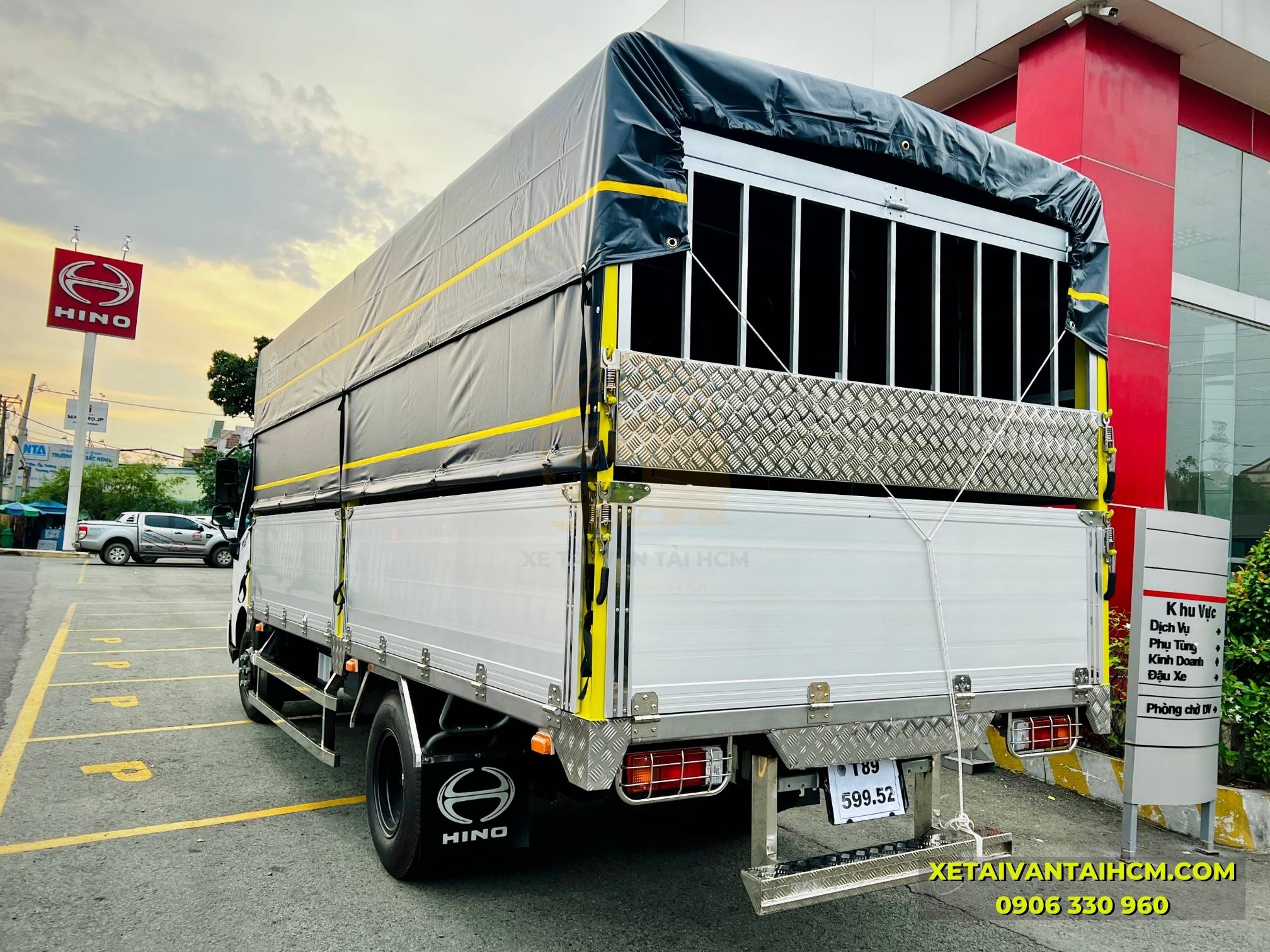 Hino 3 tấn 5 thùng mui bạt nhôm thiết kế thùng nhỏ gọn, chắc chắn