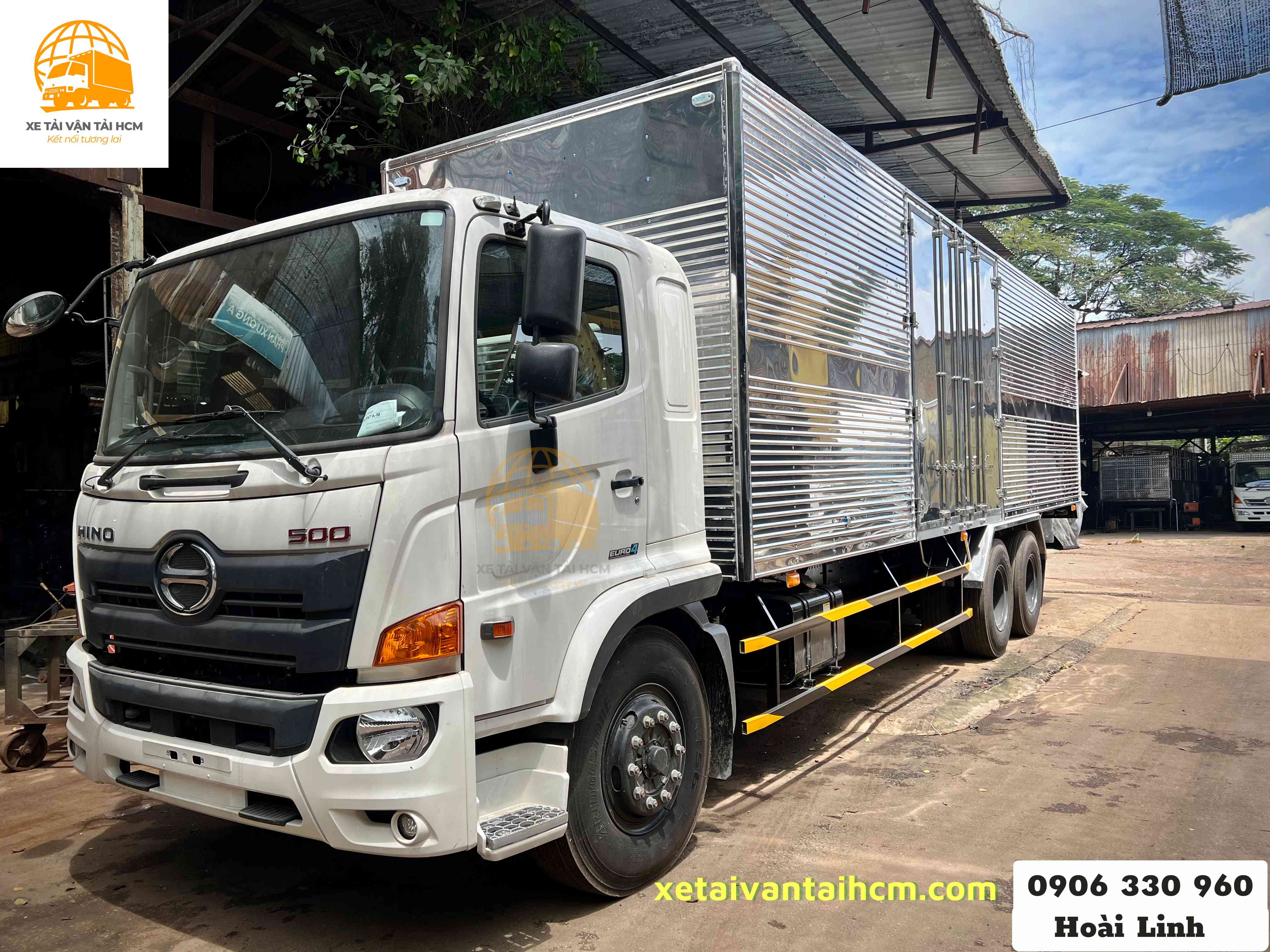 Hino 500 phiên bản thùng kín 9m4