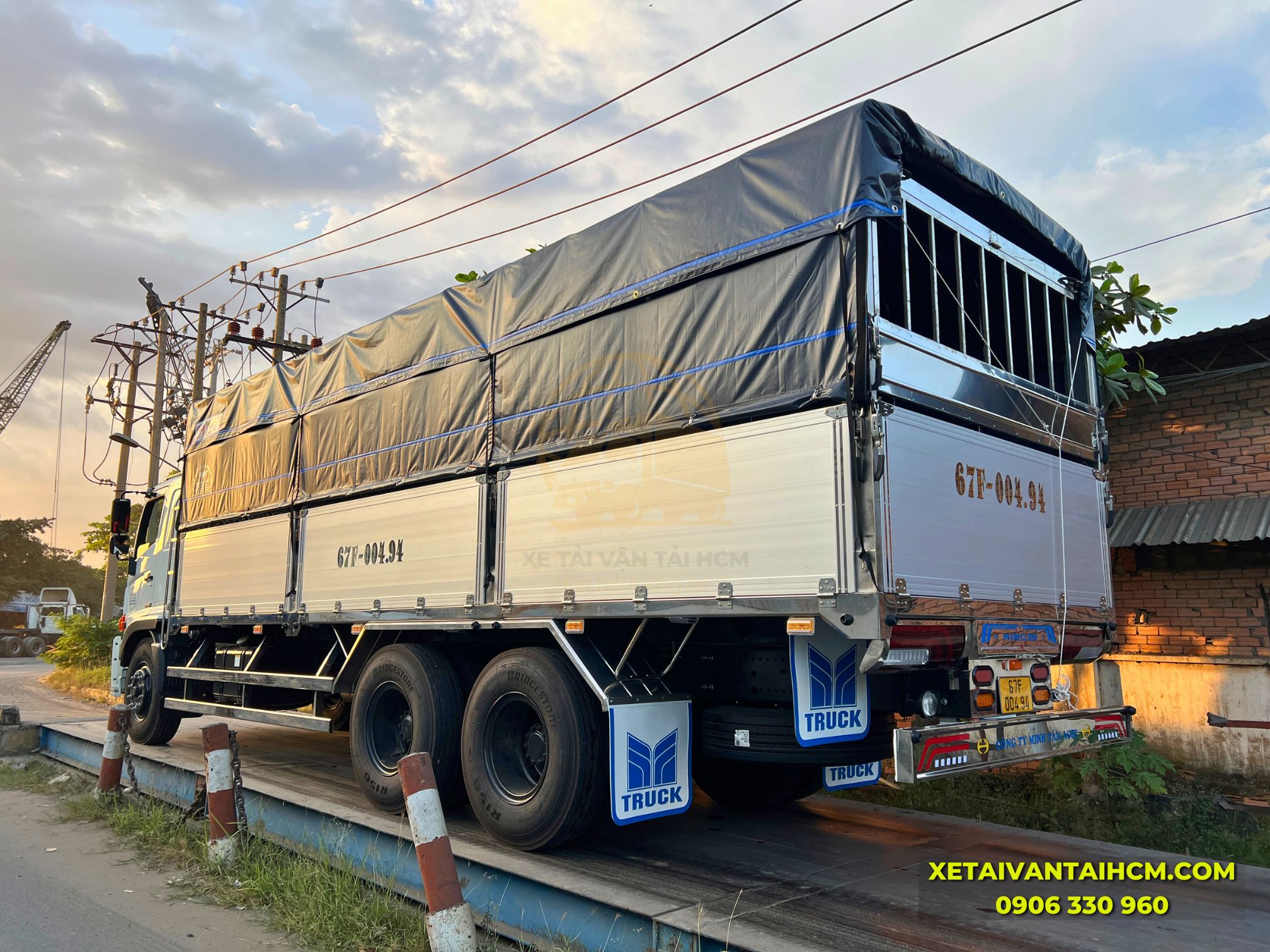 Thùng mui bạt bửng nhôm Hino 3 chân