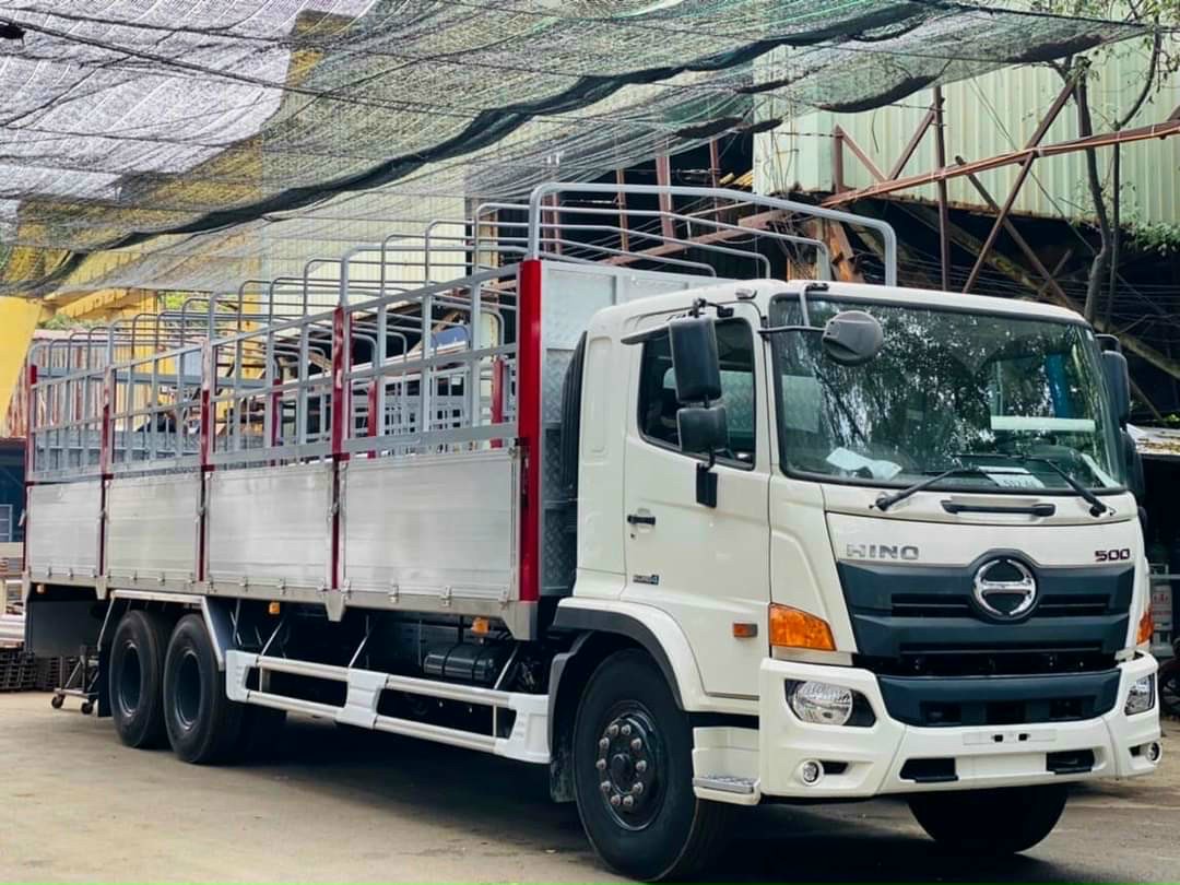 Xe tài Hino 15 tấn - Thùng mui bạt bửng nhôm