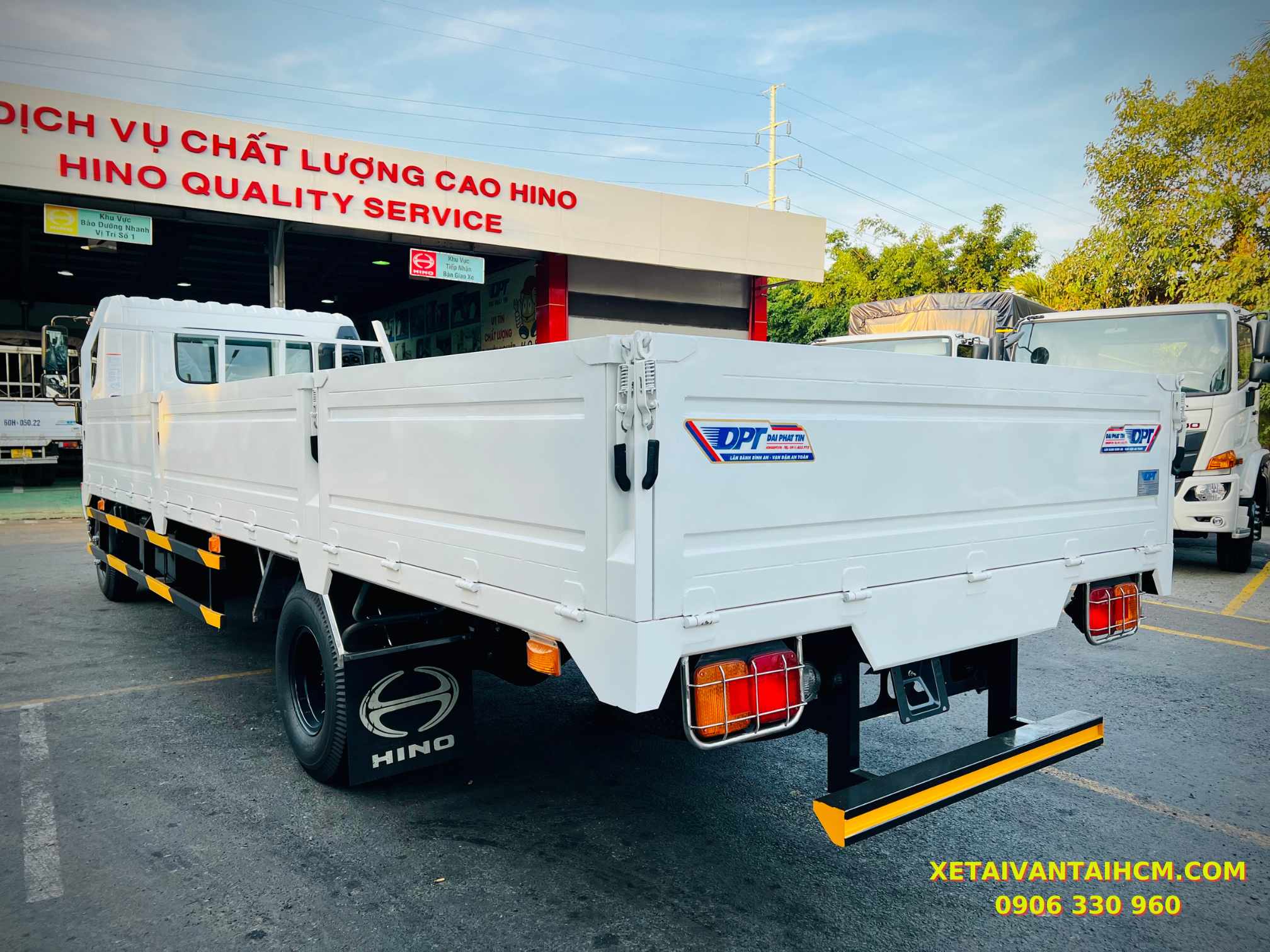 xe tải Hino 6 tấn thùng lửng mới nhất 2023