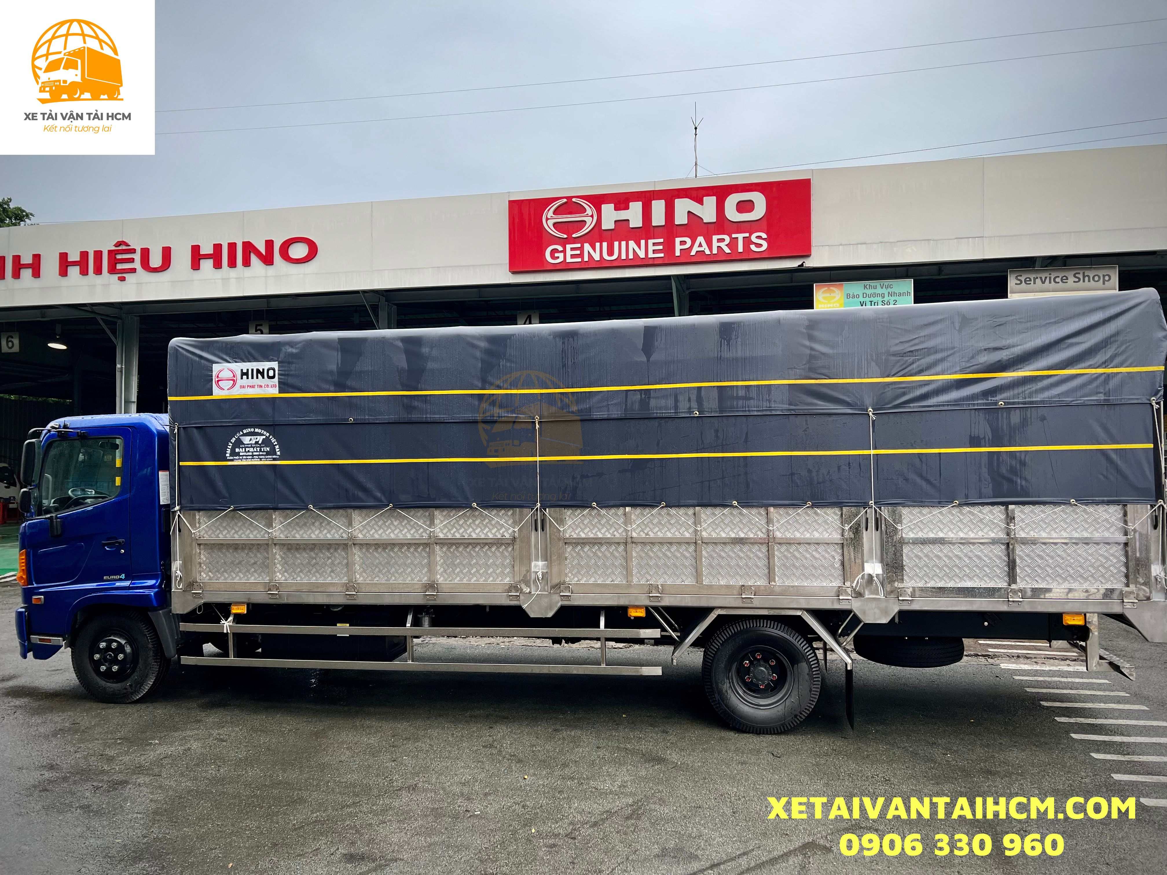 Bên trong xe Hino FC9JNTC thùng mui bạt Hưng Yên