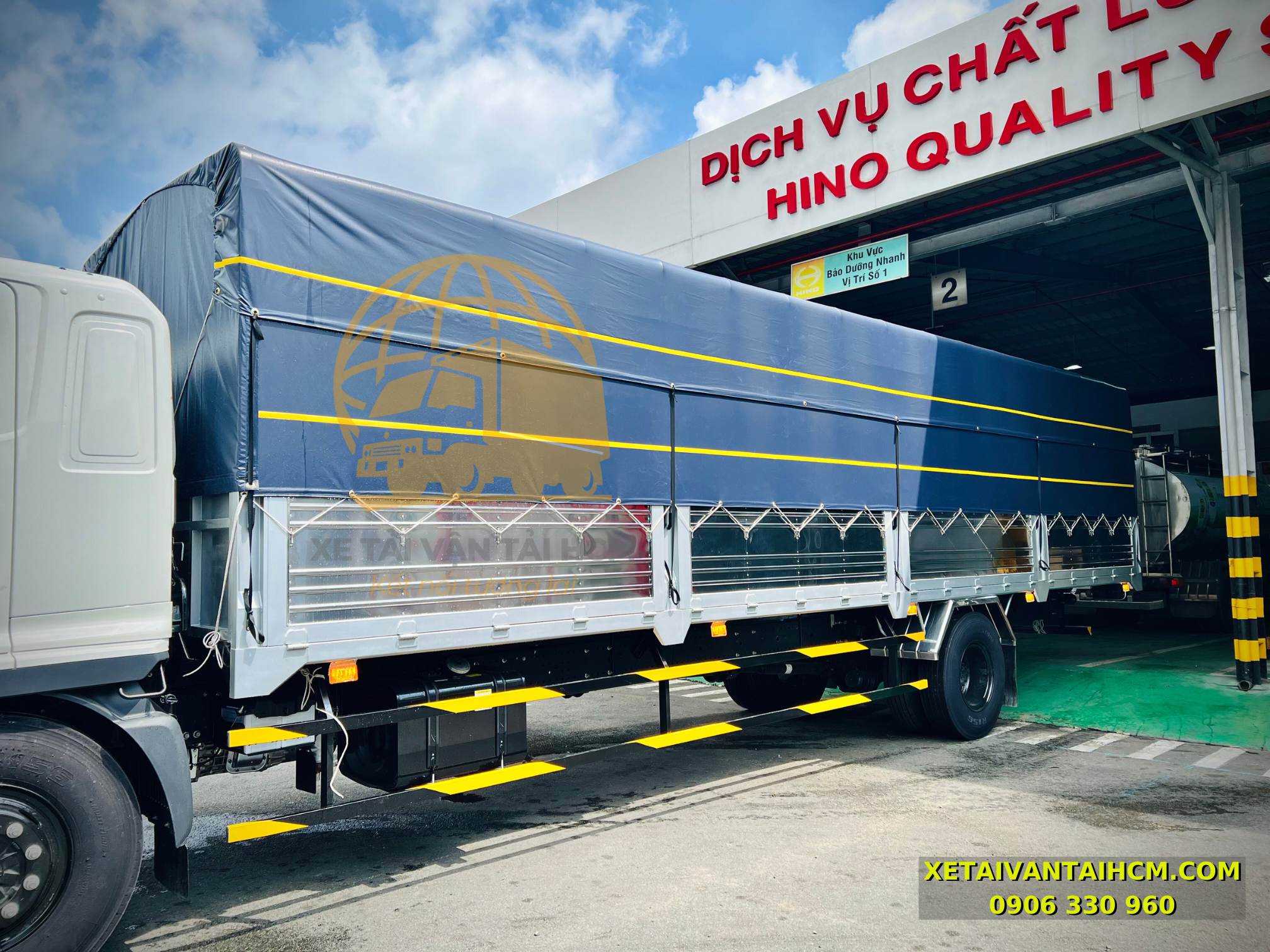 Xe tải Hino 8 tấn thùng mui bạt dài 10 mét