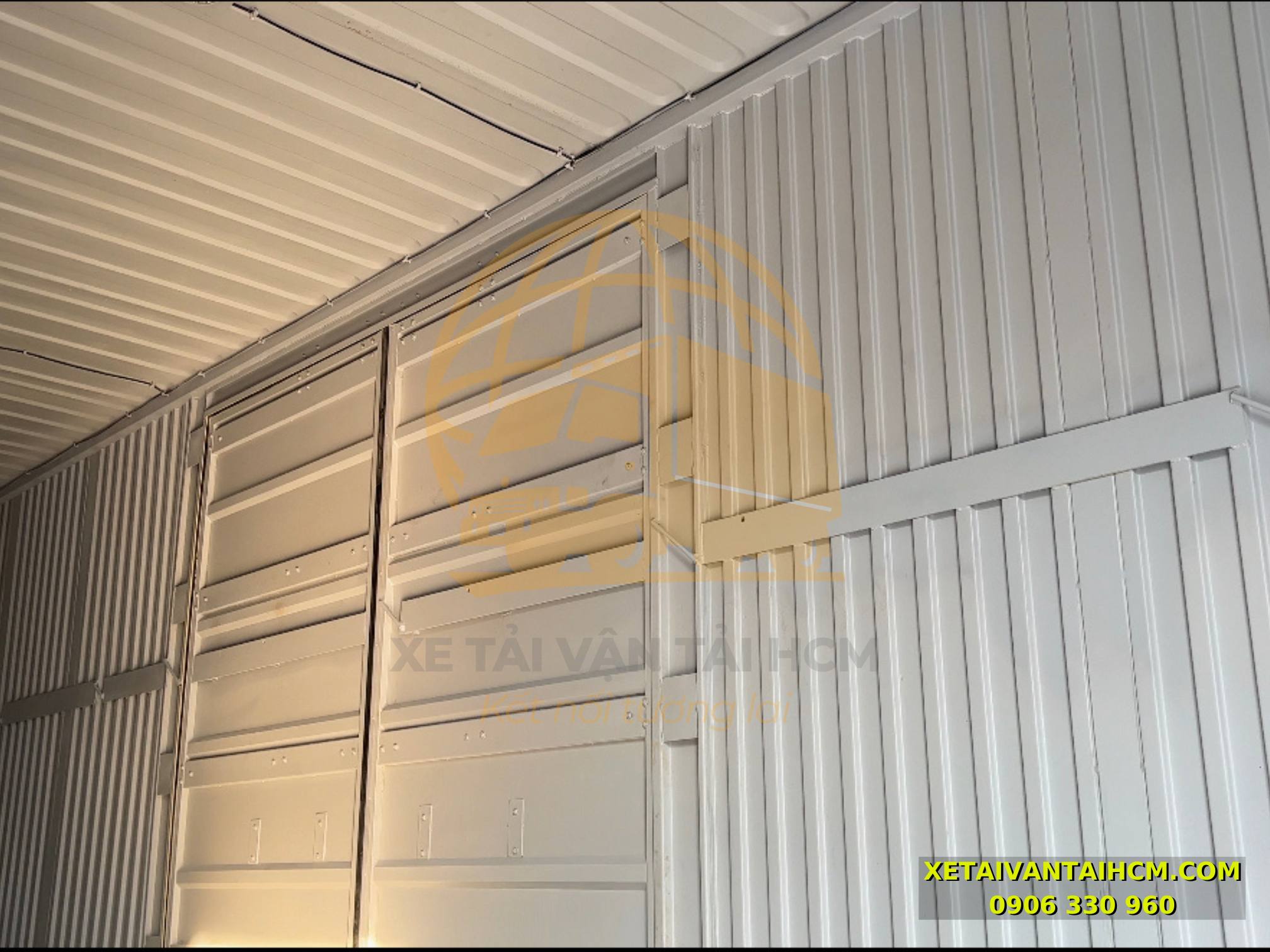 Bên trong Hino 8 tấn thùng kín container dài 10 mét