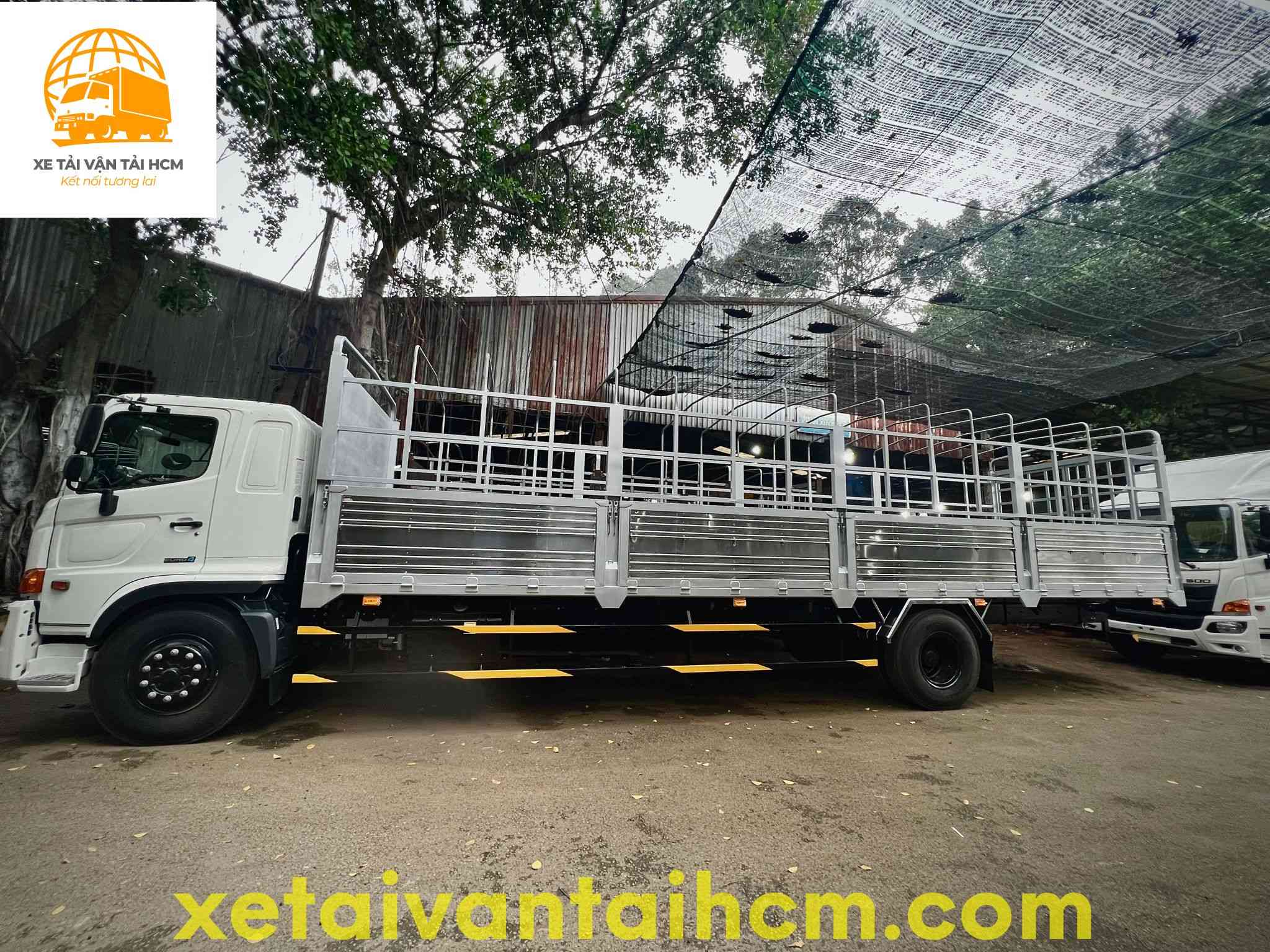 Hình ảnh thực tế xe tải Hino 8 tấn thùng dài 10 mét