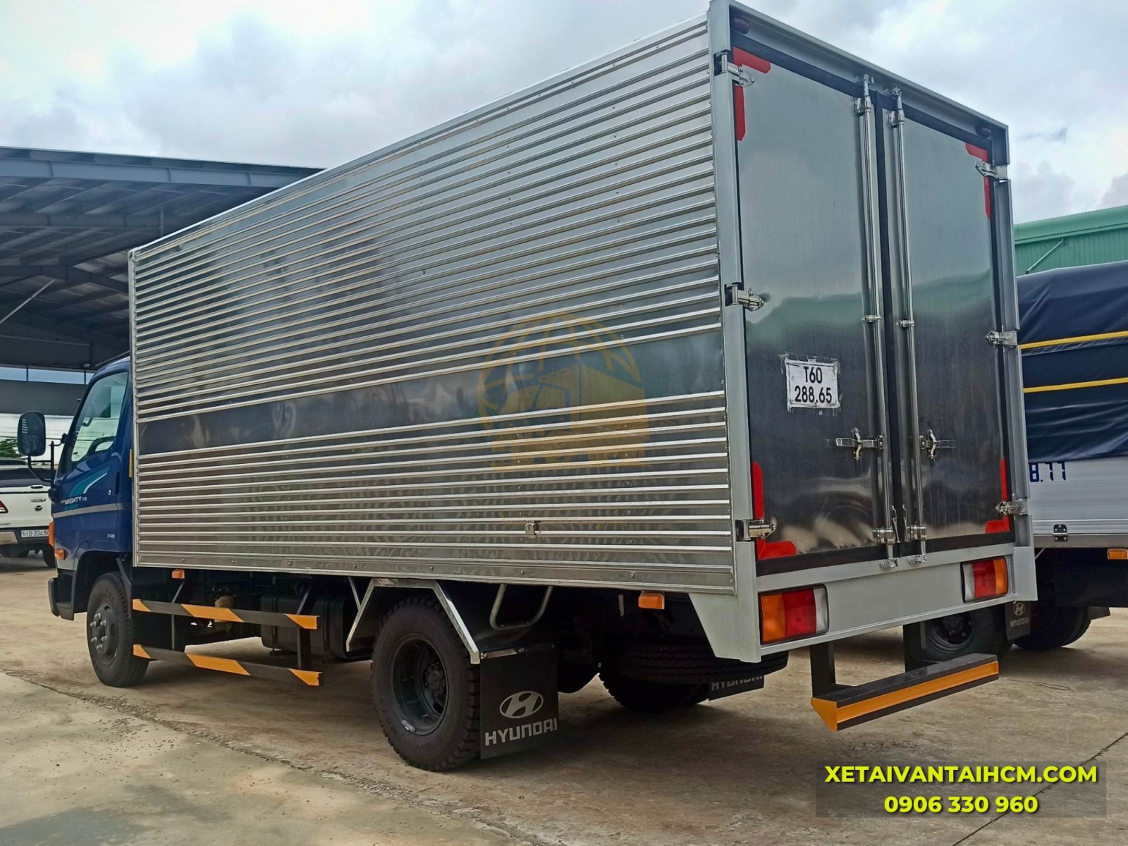 XE TẢI HYUNDAI NEW MIGHTY 75S THÙNG KÍN