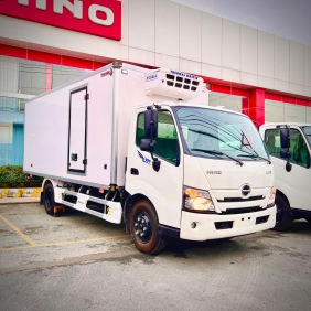 Xe tải Hino 3.5 tấn (Hino XZU720L) thùng đông lạnh Trần Auto