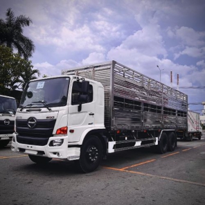 Xe tải Hino 3 chân 15 tấn chở heo có bàn nâng 2 tầng - Xe tải Hino 3 chân 15 tấn thùng chở gia súc có bàn nâng 2 tầng