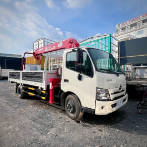 Xe tải Hino 5 tấn gắn cẩu Unic 375 có rổ nâng người - Hino 5 tấn thùng lửng gắn cẩu Unic 3 tấn 5 khúc có rổ nâng người