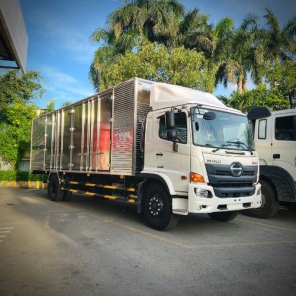 Xe tải Hino 8 tấn FG8JT8A thùng kín 6 cửa thùng dài 8m8 - Hino 8 tấn thùng kín dài 8m8 thiết kế 6 cửa