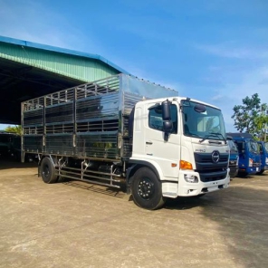 Xe tải Hino FG8JP7A 8 tấn thùng ngắn chở heo