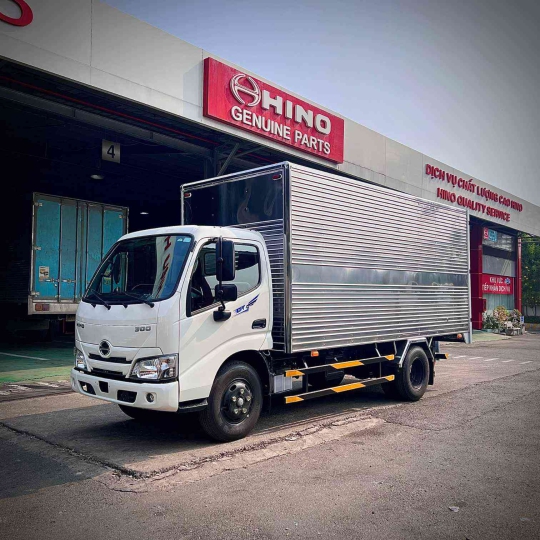  Xe tải Hino 1T9 thùng kín tiêu chuẩn | Giá xe tải Hino 1T9 thùng kín mới nhất