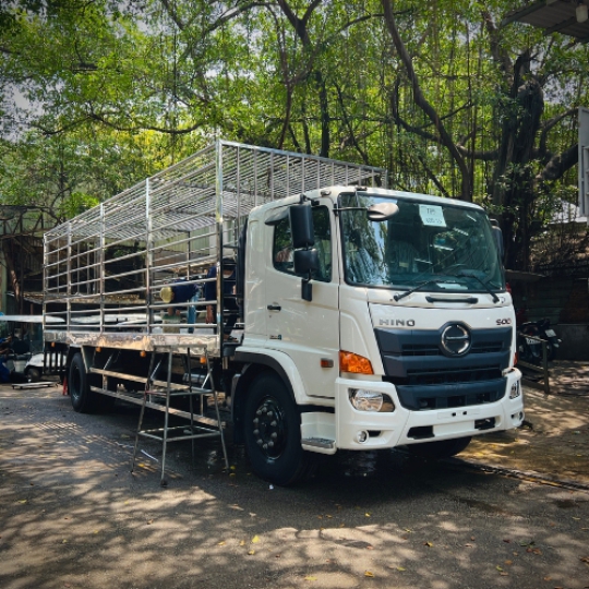 Xe tải Hino 8 tấn FG8JT8A thùng chở gia cầm tải 6 tấn 9 - Hino 8 tấn chở gia cầm tải 6 tấn 9