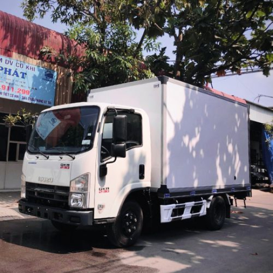 Xe tải Isuzu QKR 230 thùng kín Composite - Isuzu QKR 230 thùng kín vách composite
