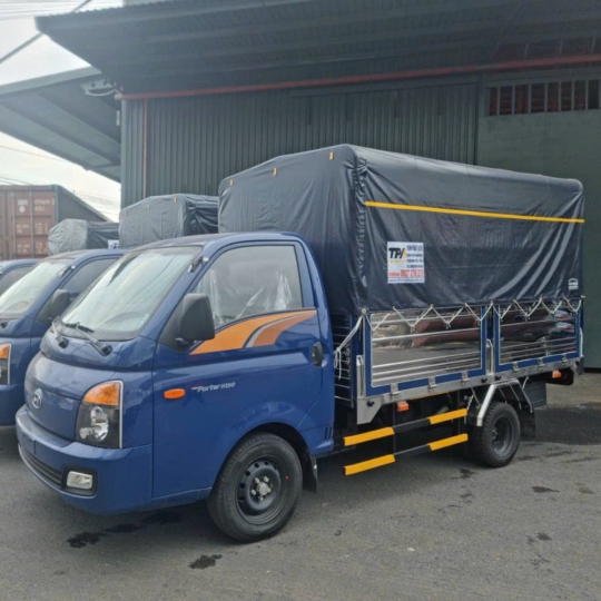 ​​​​​​​XE TẢI HYUNDAI H150 THÙNG MUI BẠT (5 BỬNG)