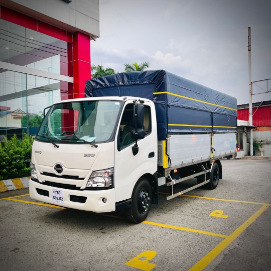 Xe Tải Hino 3T5 Thùng Mui Bạt Bửng Nhôm 2025