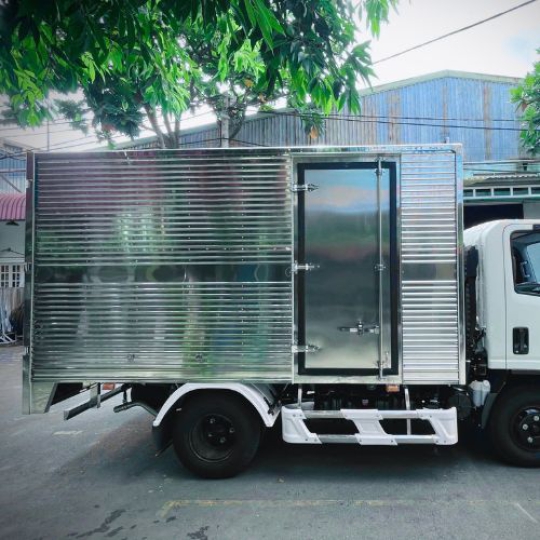 Xe tải Isuzu 1 tấn 9 thùng kín inox thùng dài 3m6 - Isuzu 1 tấn 9 thùng kín dài 3m6