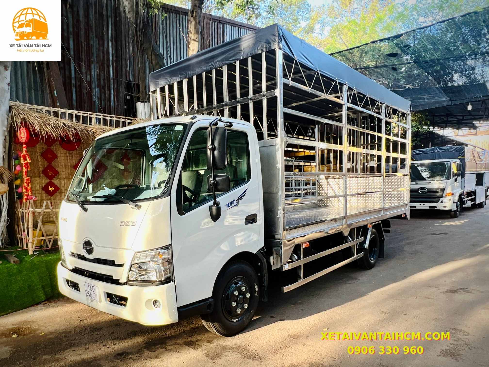 Hino 3.5 tấn phiên bản thùng chở gia cầm