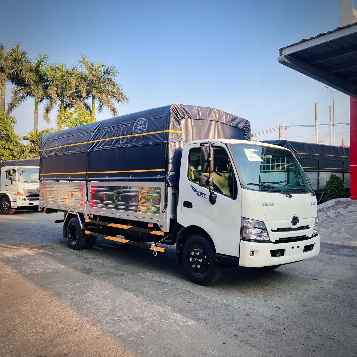 Hino 5 tấn thùng mui bạt tiêu chuẩn