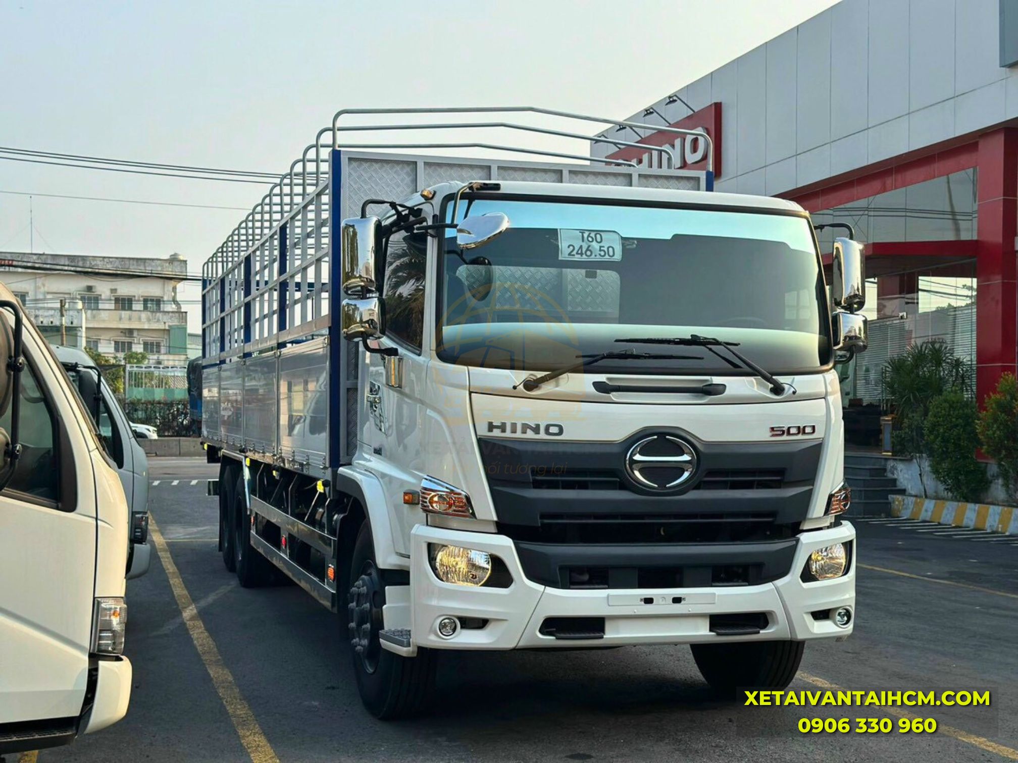 Xe tải Hino 3 chân mui bạt nhôm