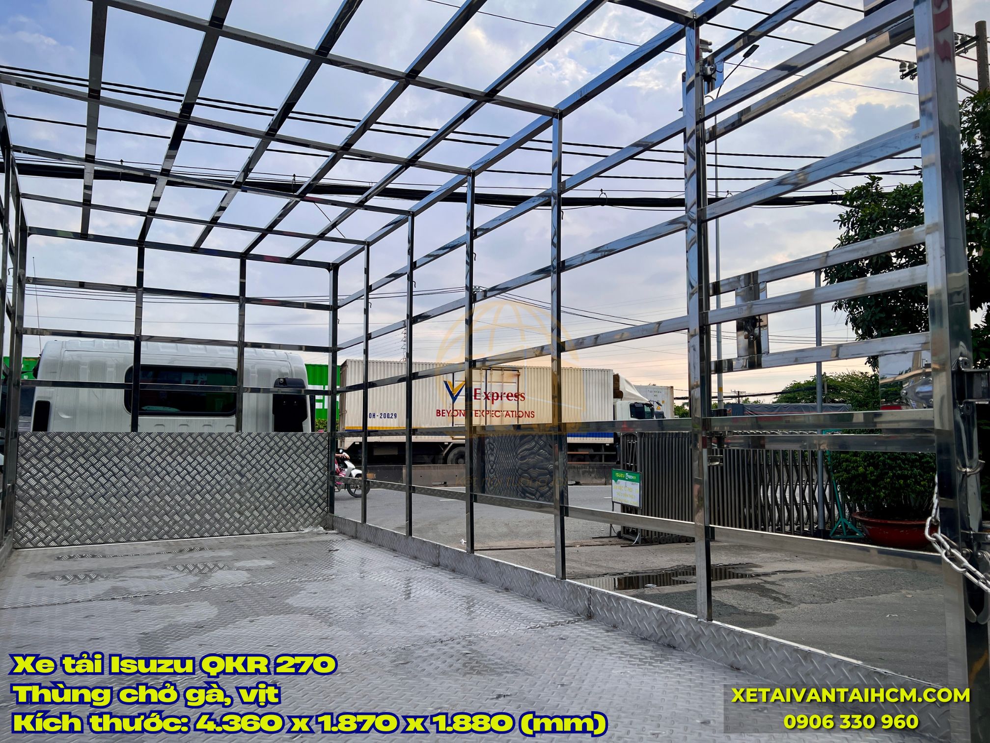 Xe tải Isuzu QKR 270 thùng chở gà vịt
