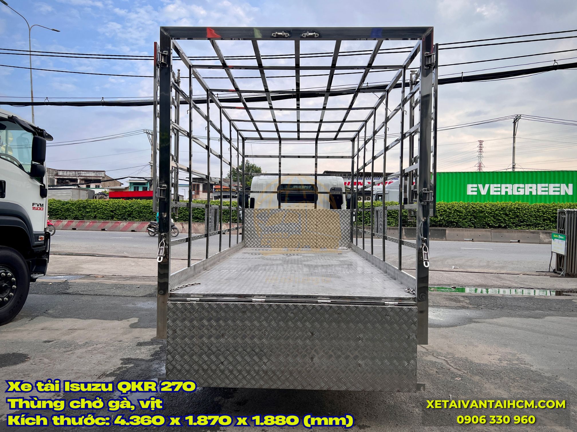 Xe tải Isuzu QKR 270 thùng chở gà vịt