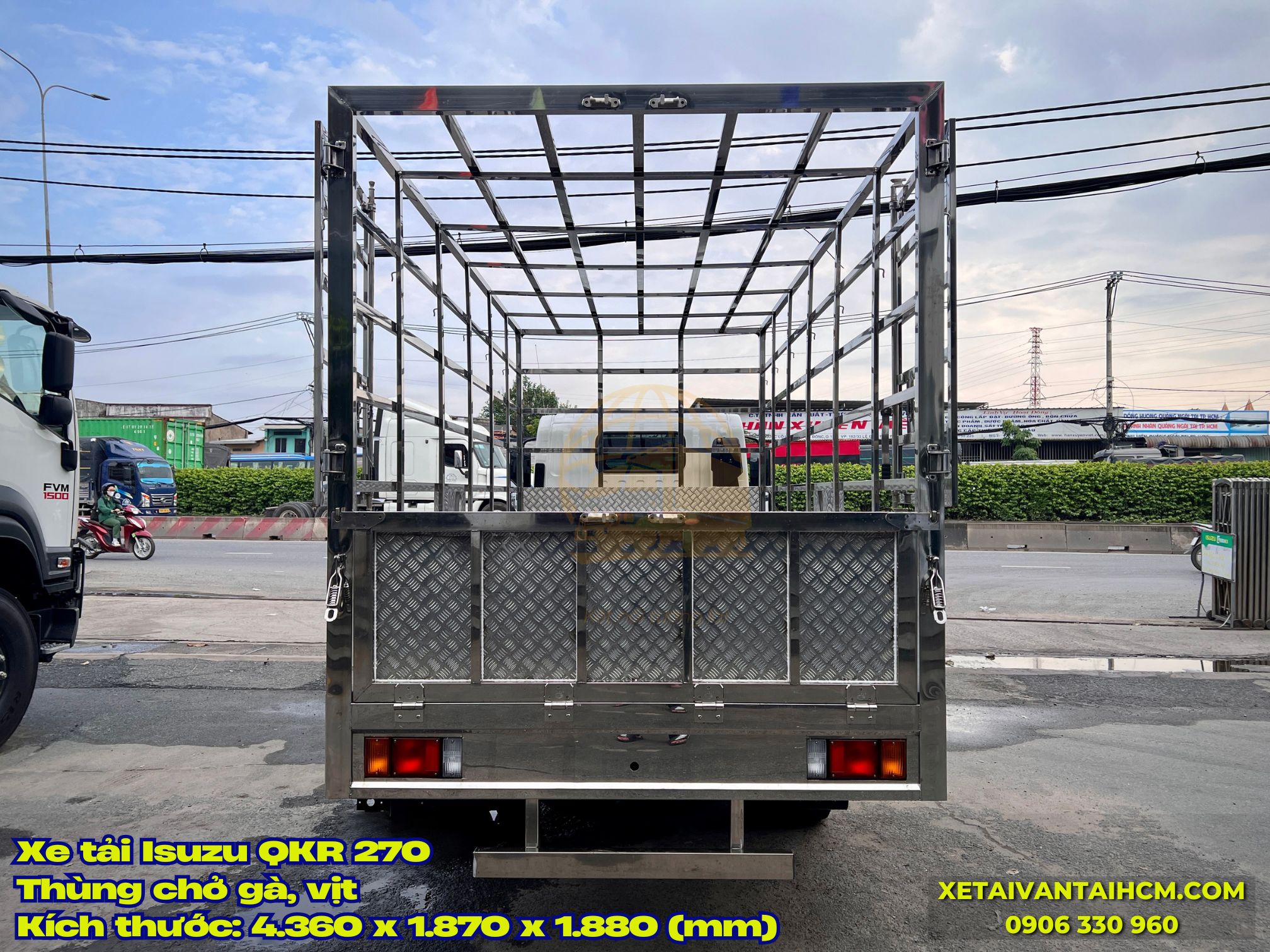 Thùng gia cầm Isuzu QKR 270 2 tấn 4