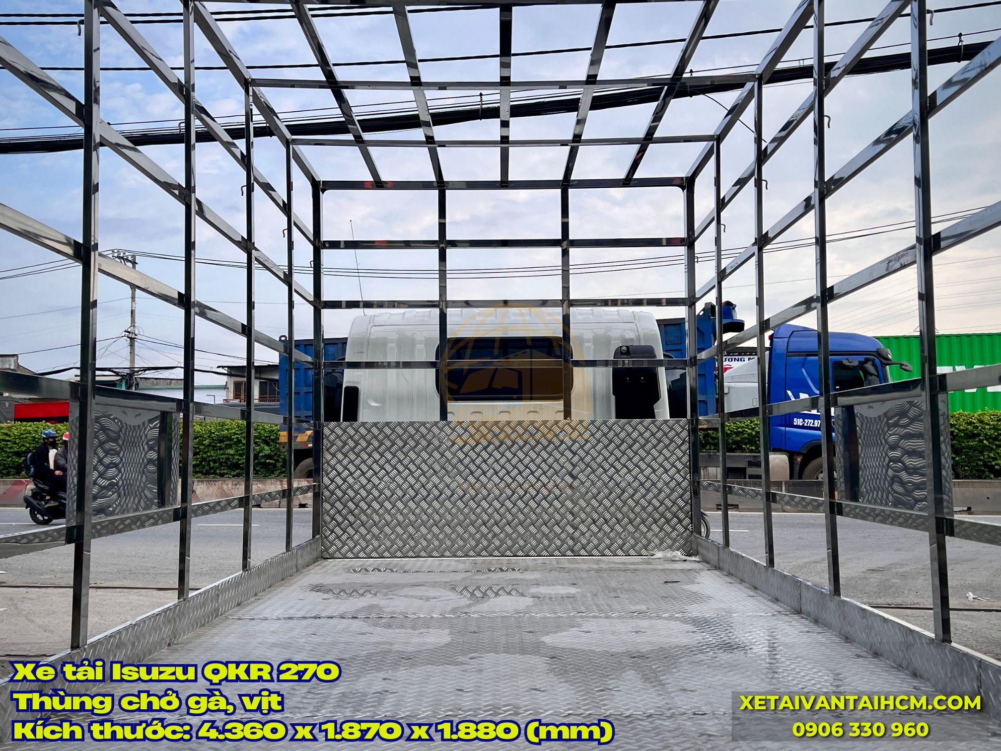 Thùng gia cầm Isuzu QKR 270 2 tấn 4