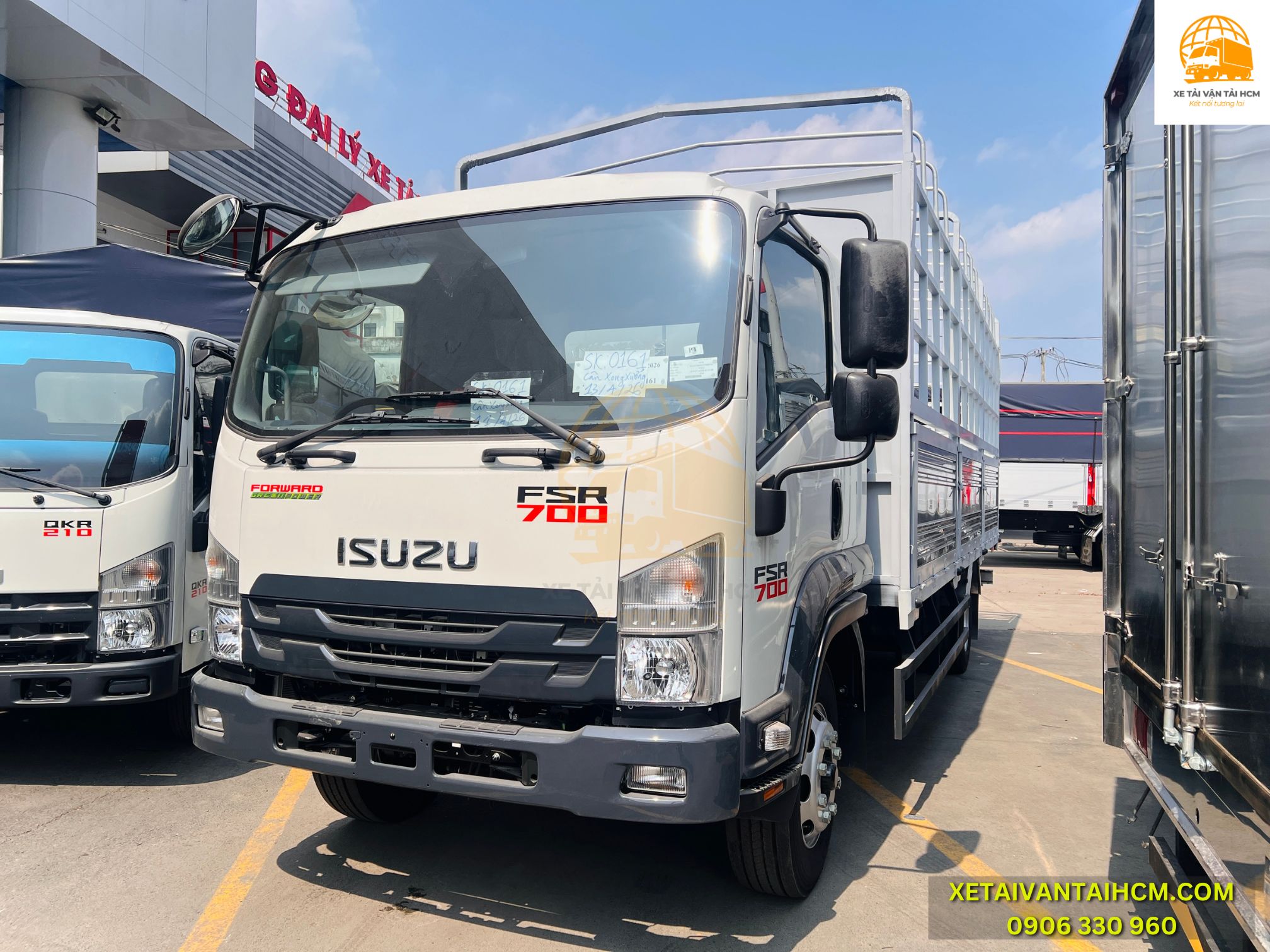 Hình ảnh thực tế xe tải Isuzu FSR 700 thùng mui bạt