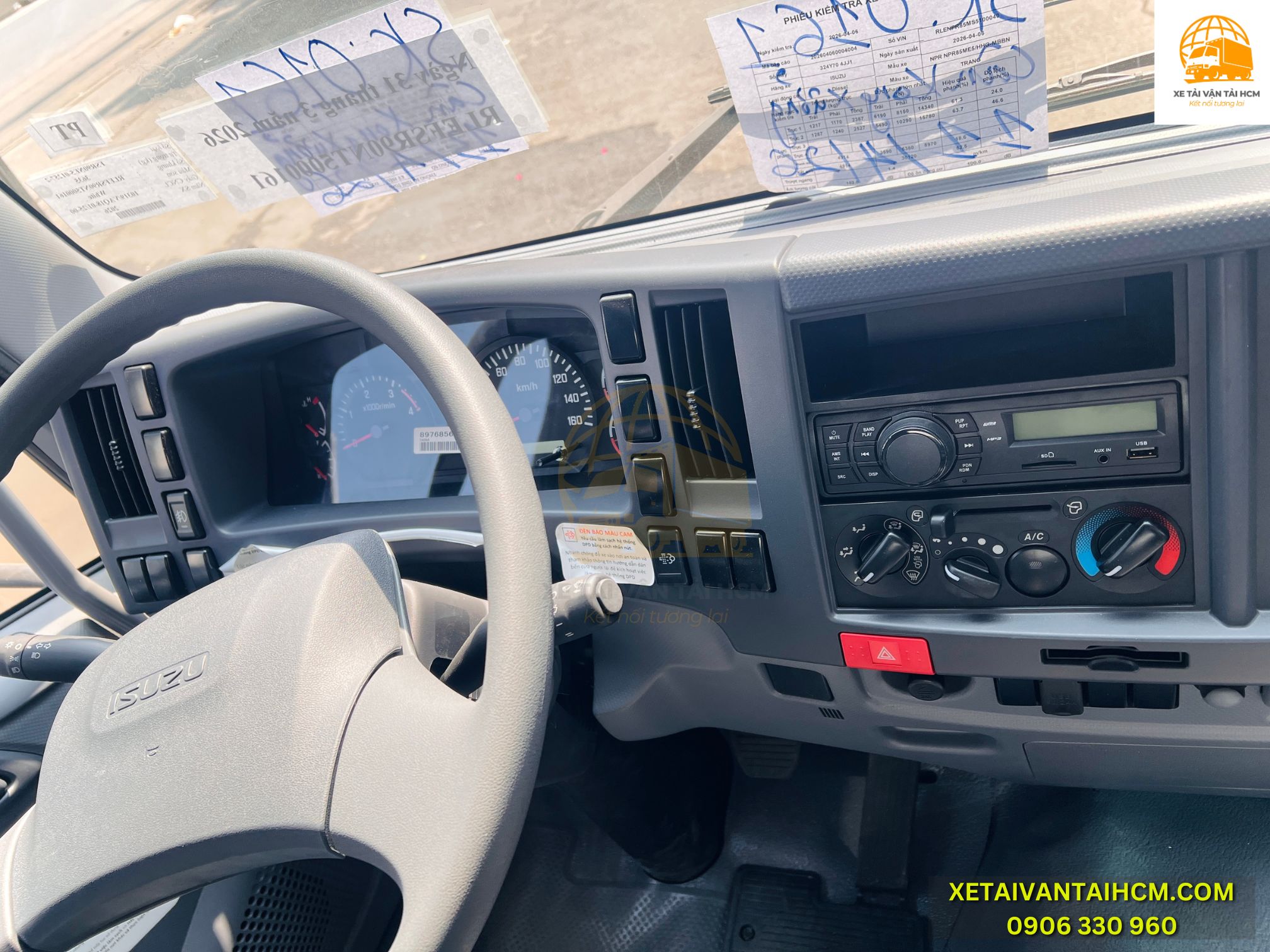 Cabin Isuzu FSR700 2026 nội thất thực tế