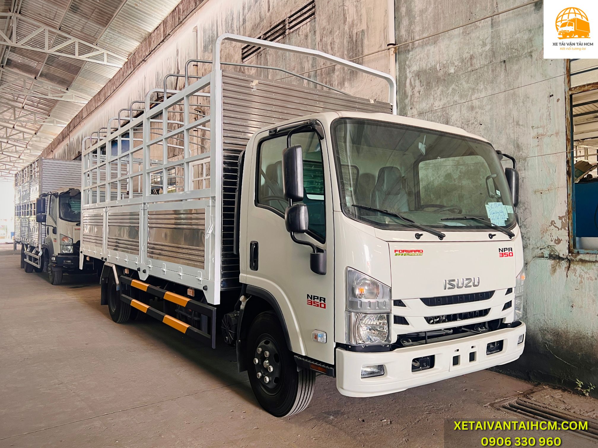 Xe tải Isuzu NPR350 3.490kg thùng mui bạt dài 6m2 model NPR85ME5 Euro 5