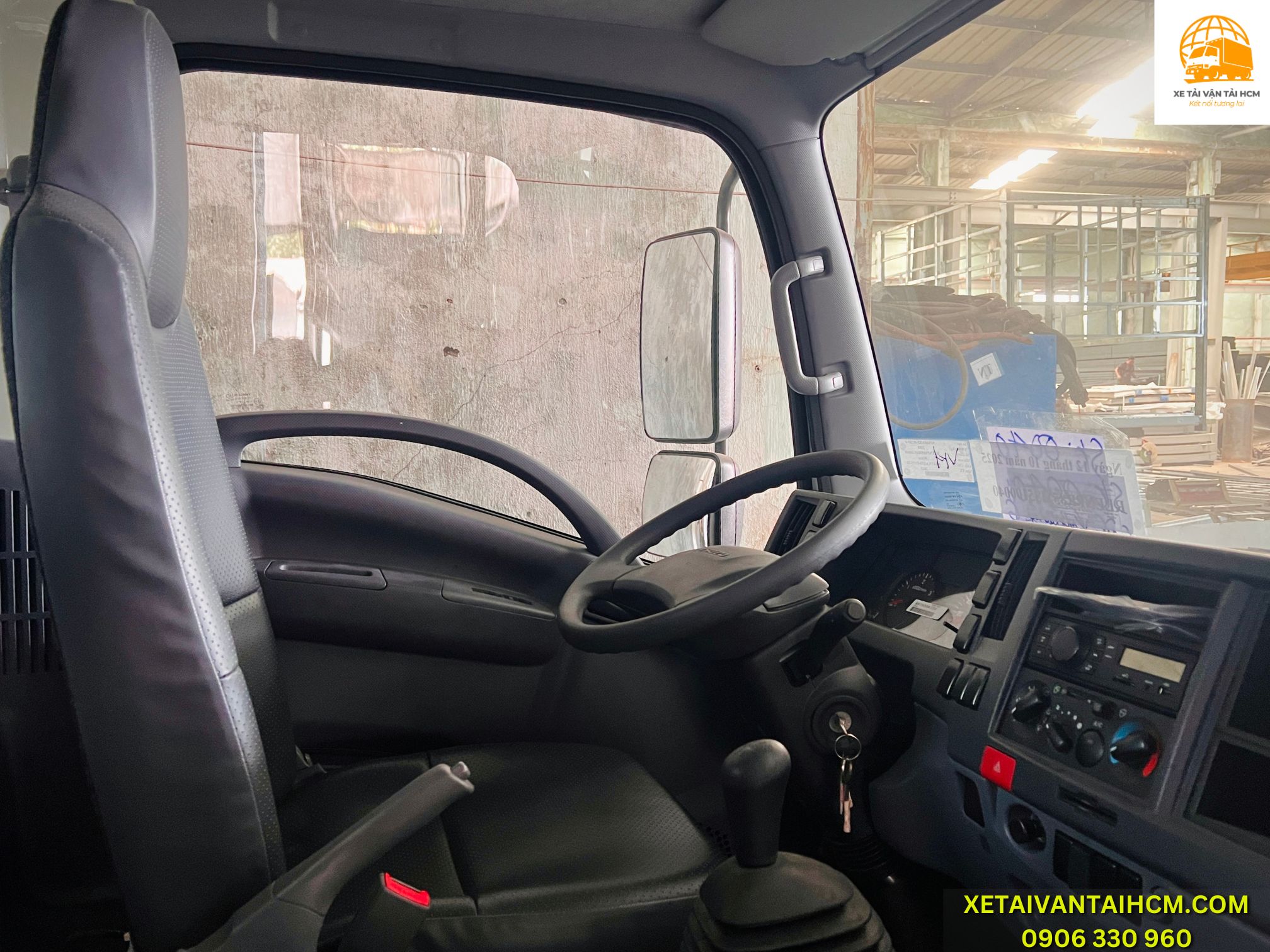 Hình ảnh thực tế nội thất xe Isuzu NPR 350