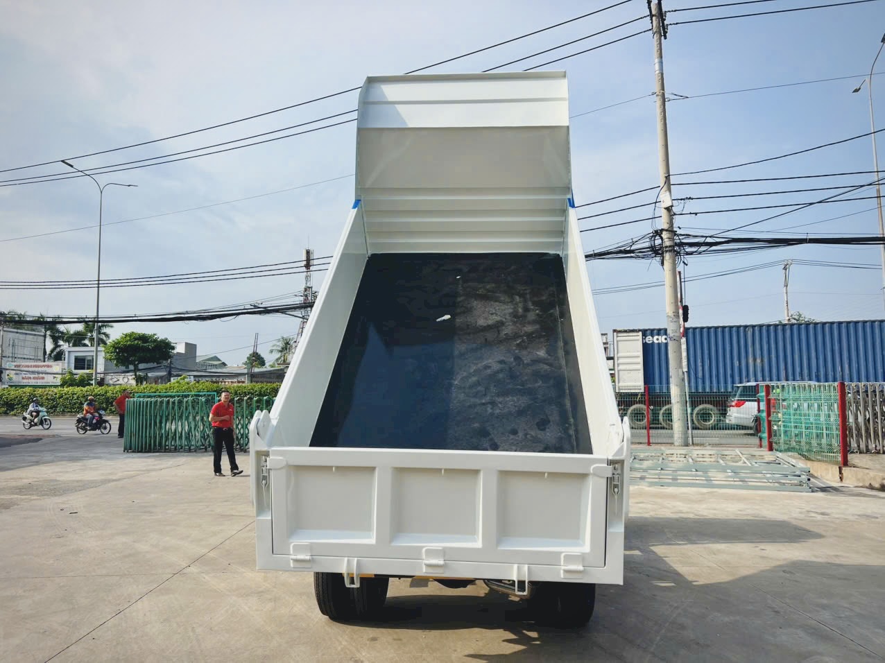 Mẫu thùng ben QKR 230 1 tấn 9