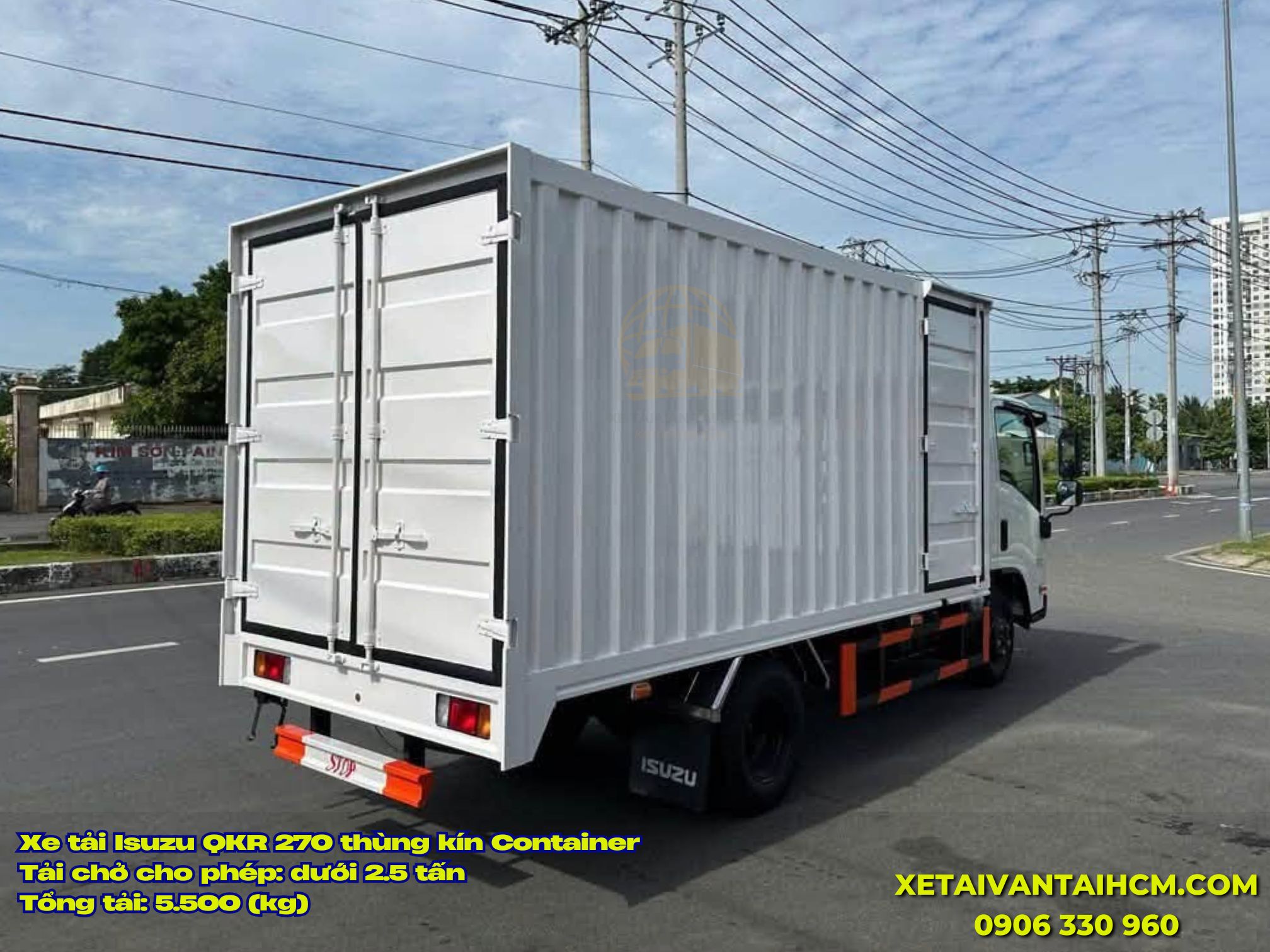 Isuzu QKR 270 thùng kín container tải dưới 2.5 tấn
