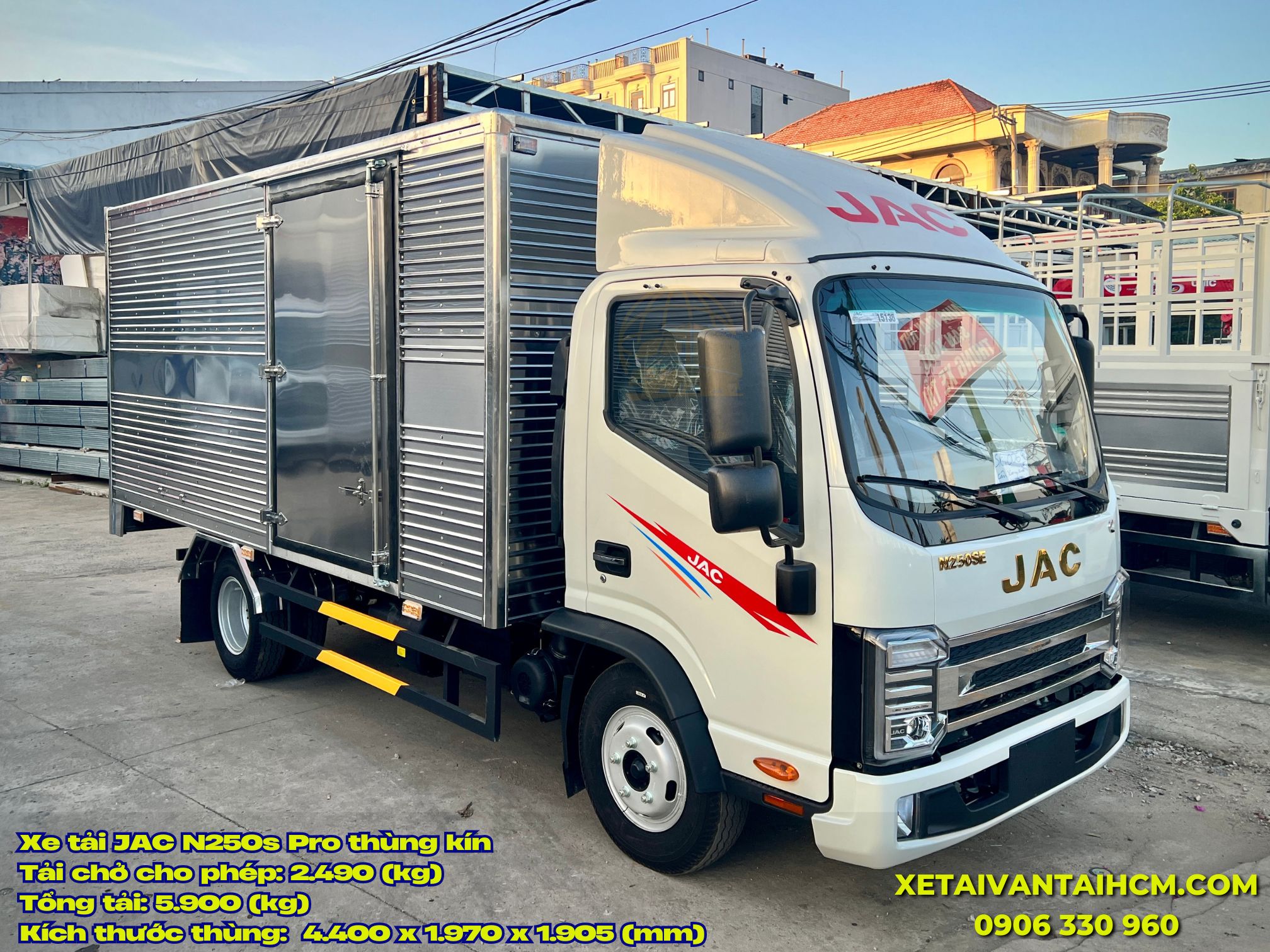 Xe tải Jac 2.4 tấn thùng kín