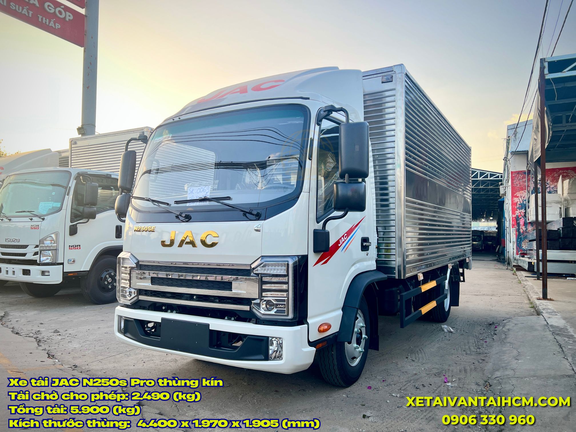 Xe tải Jac 2.4 tấn thùng kín