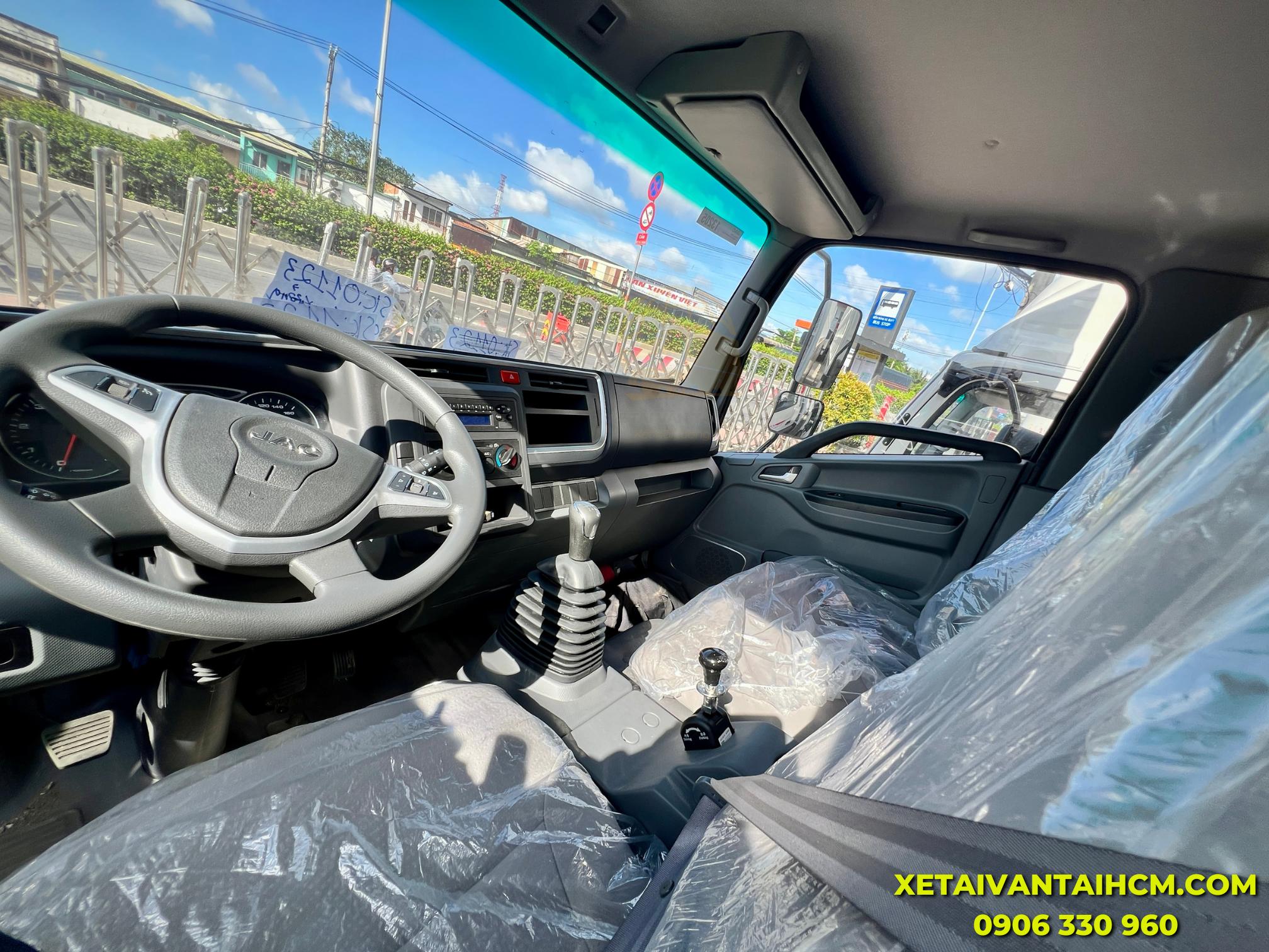 Hình ảnh thực tế nội thất xe tải Jac N900 thùng mui bạt nhôm Đà Lạt