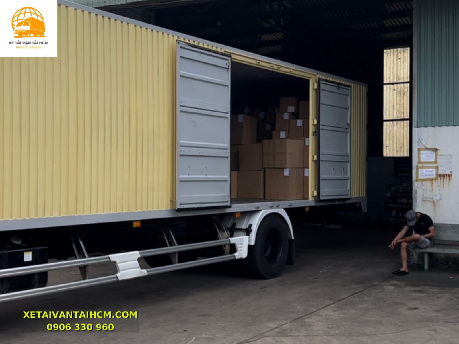 Xe Tải Hino 8 Tấn Thùng Kín Container 10 Mét - Giải Pháp Tối Ưu Cho Vận Chuyển Hàng Hóa