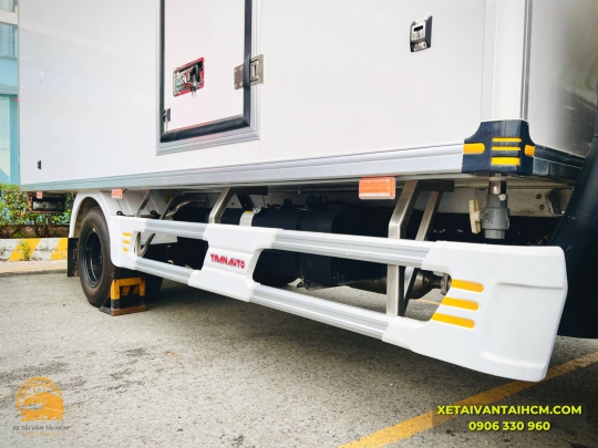 Xe tải Hino 3.5 tấn (Hino XZU720L) thùng đông lạnh Trần Auto