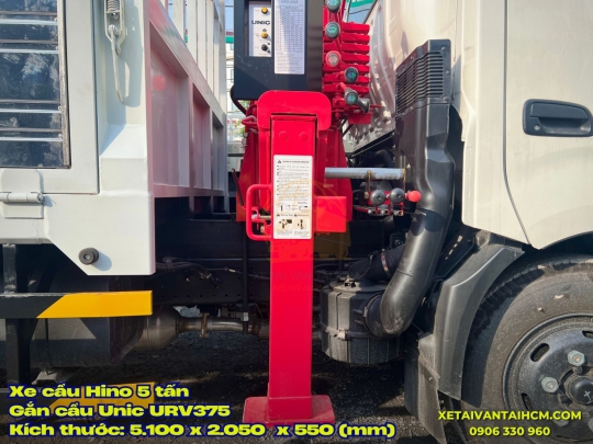 Xe tải Hino 5 tấn gắn cẩu Unic 375 có rổ nâng người - Hino 5 tấn thùng lửng gắn cẩu Unic 3 tấn 5 khúc có rổ nâng người