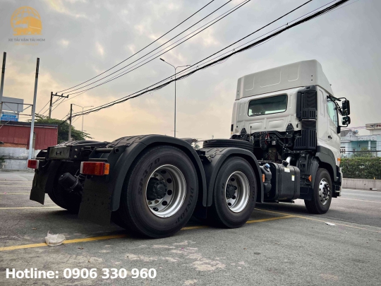 Giá Xe Đầu Kéo Hino 2 Cầu Mới Nhất 2024 | Có nên đầu tư xe đầu kéo Hino 700