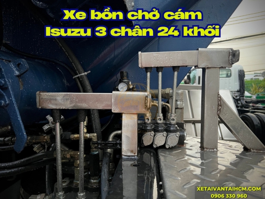 Xe tải bồn chở cám Isuzu 3 chân FVM34TE4A 24 khối - Isuzu 3 chân bồn chở thức ăn gia súc 24 khối