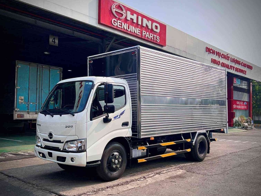  Xe tải Hino 1T9 thùng kín tiêu chuẩn | Giá xe tải Hino 1T9 thùng kín mới nhất