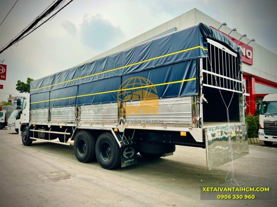  Xe tải Hino 15 tấn 2 cầu thật thùng mui bạt Full inox 9m4