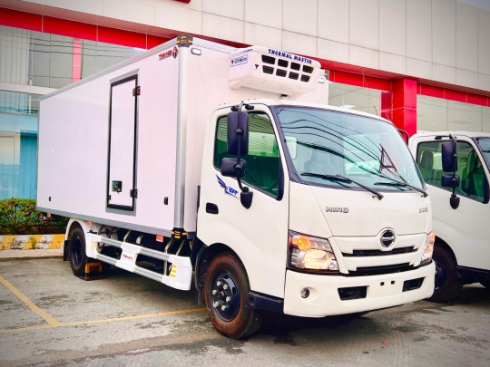 Xe tải Hino 3.5 tấn (Hino XZU720L) thùng đông lạnh Trần Auto